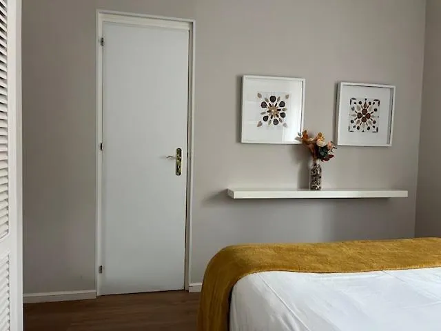 New Cosy & Charming In Campolide - 3a 公寓